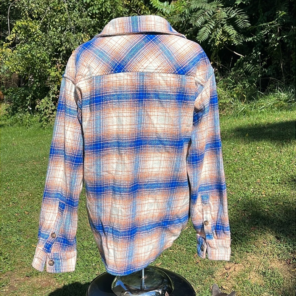 Goodfellow Plaid Medium Thickness Button Down Lon… - image 4